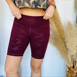 OLD NAVY Purple Camo Print High Rise Waisted Biker Shorts 8" Inseam L Gym Lounge